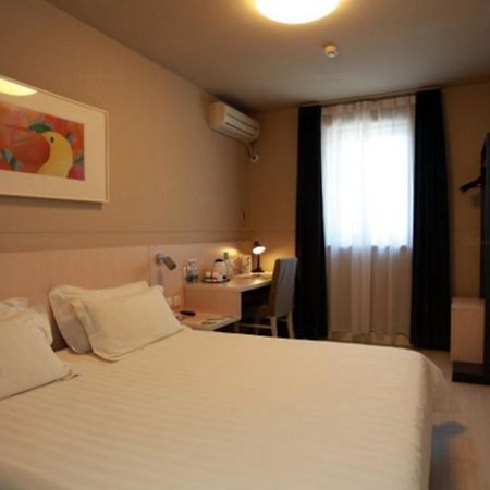 Jinjiang Inn Wuhan Optical Valley Finance Habour Экстерьер фото