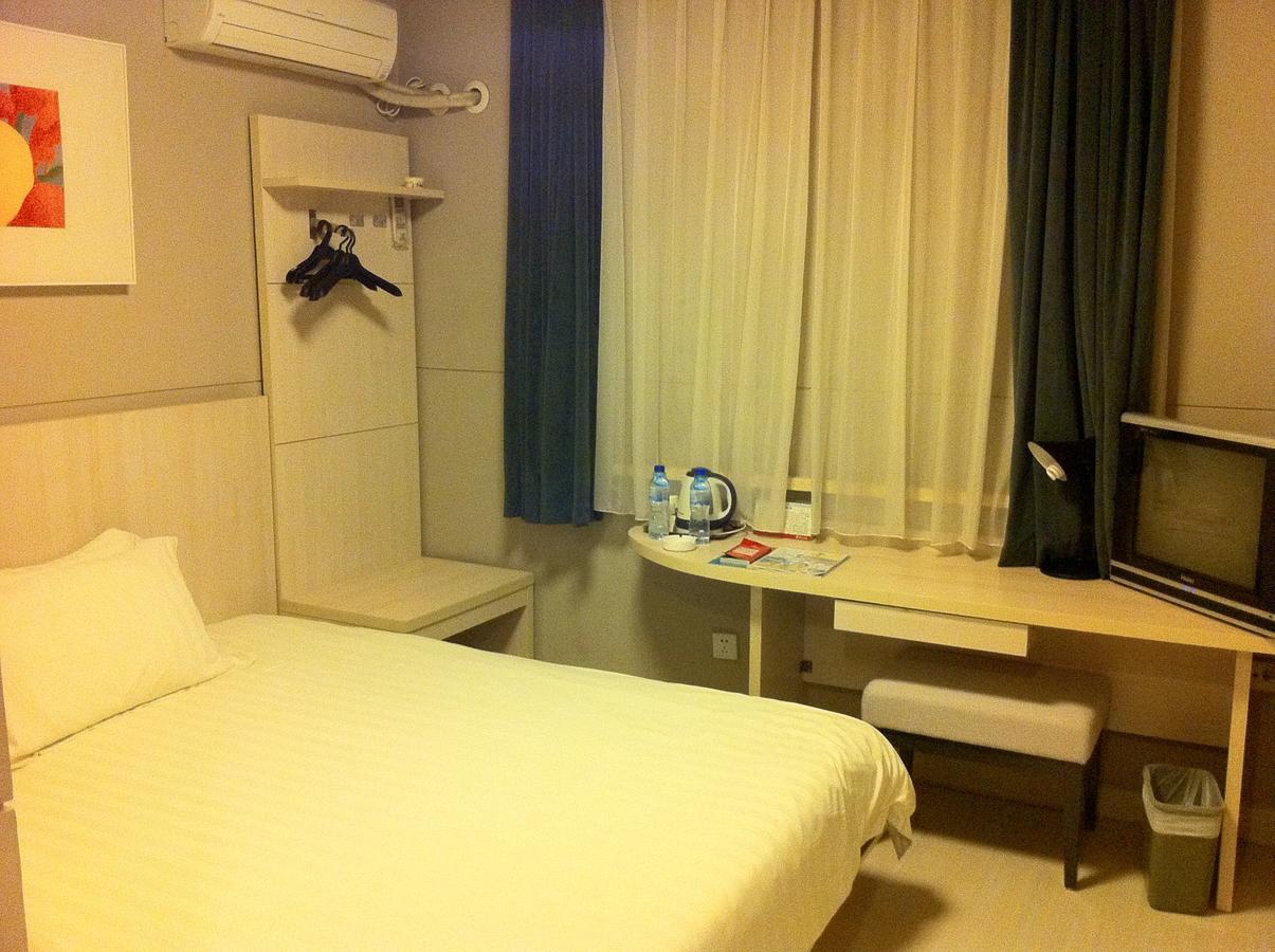 Jinjiang Inn Wuhan Optical Valley Finance Habour Экстерьер фото