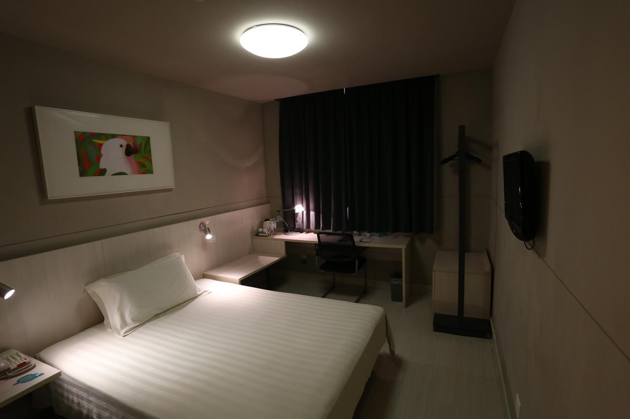Jinjiang Inn Wuhan Optical Valley Finance Habour Экстерьер фото