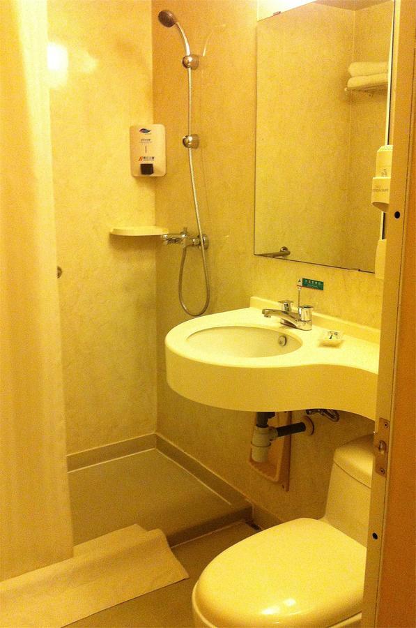 Jinjiang Inn Wuhan Optical Valley Finance Habour Экстерьер фото